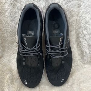 Like New ON Cloud Black Running Shoes size 11.